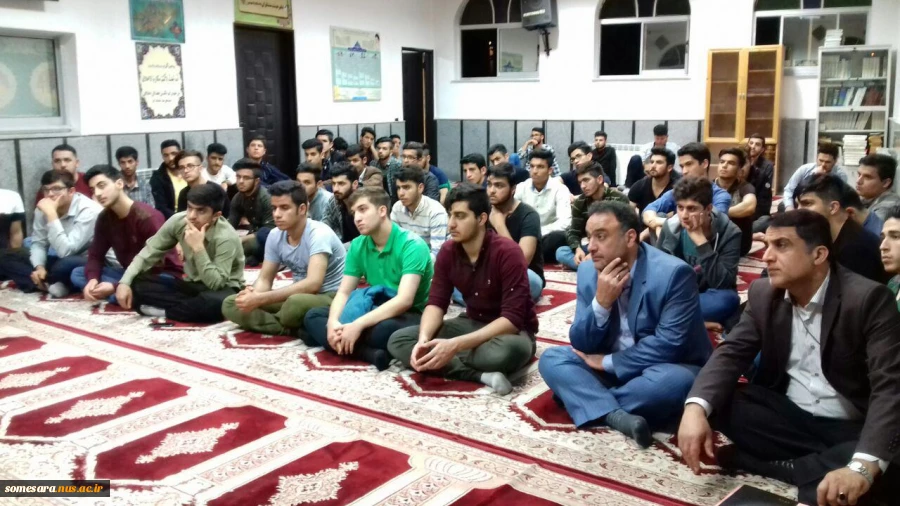 حضور دانشجویان ساکن خوابگاه درنمازخانه دانشکده بمناسبت روز جوان باسخنرانی دکتر بخشش 4