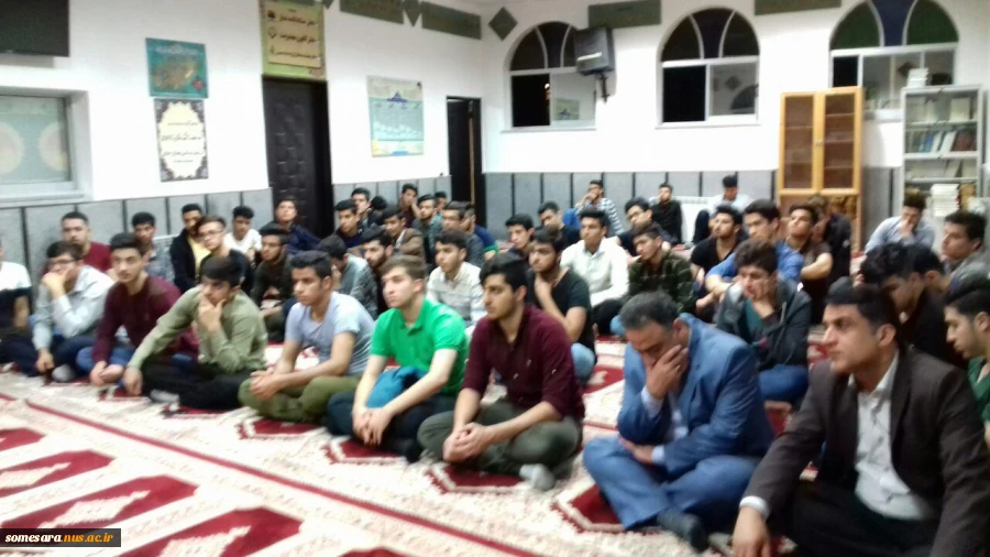 حضور دانشجویان ساکن خوابگاه درنمازخانه دانشکده بمناسبت روز جوان باسخنرانی دکتر بخشش 7
