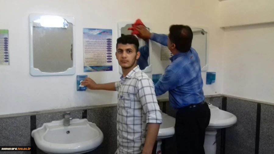 غبارروبی نمازخانه دانشکده توسط همکاران و دانشجویان به مناسبت فرارسیدن ماه مبارک رمضان 7